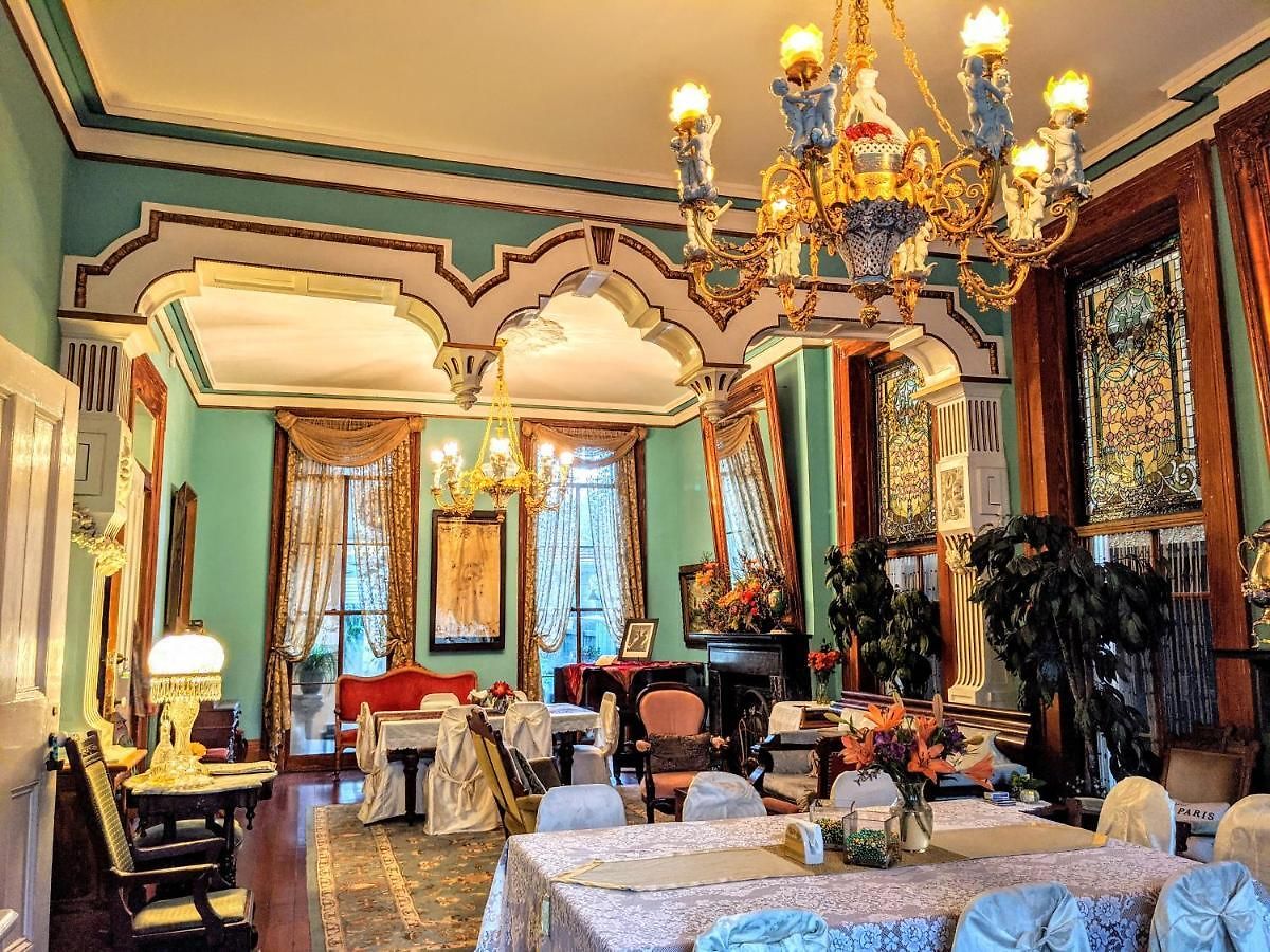Parisian Courtyard Bed & Breakfast New Orleans