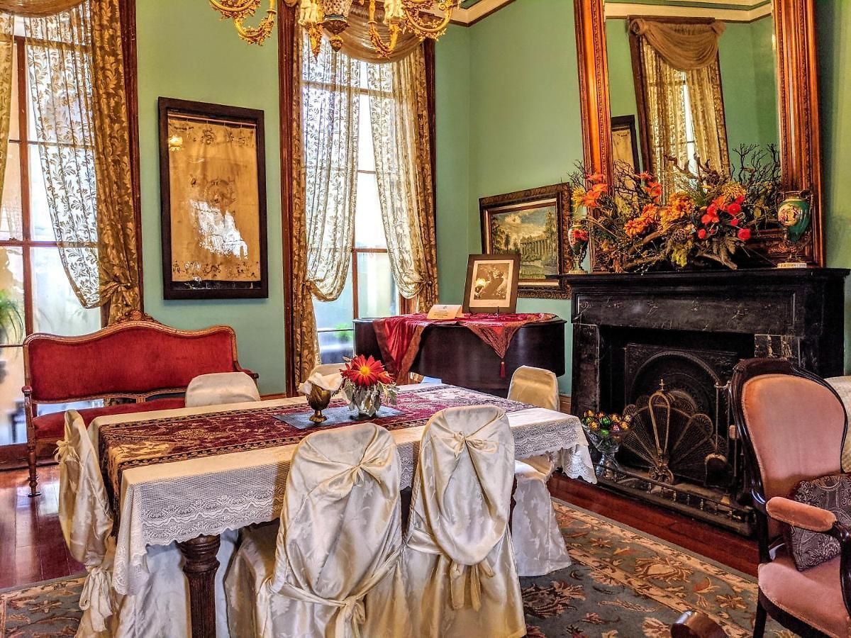 Bed & Breakfast Parisian Courtyard New Orleans