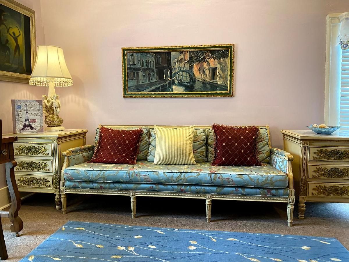 Parisian Courtyard Bed & Breakfast