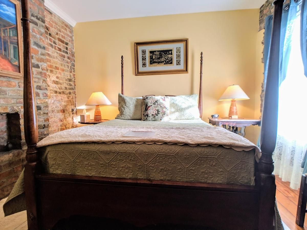 Bed & Breakfast Parisian Courtyard New Orleans