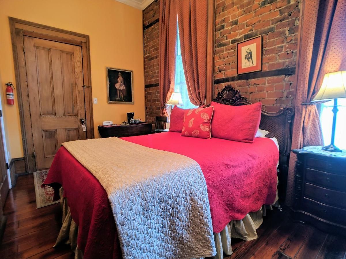 Parisian Courtyard 3* New Orleans