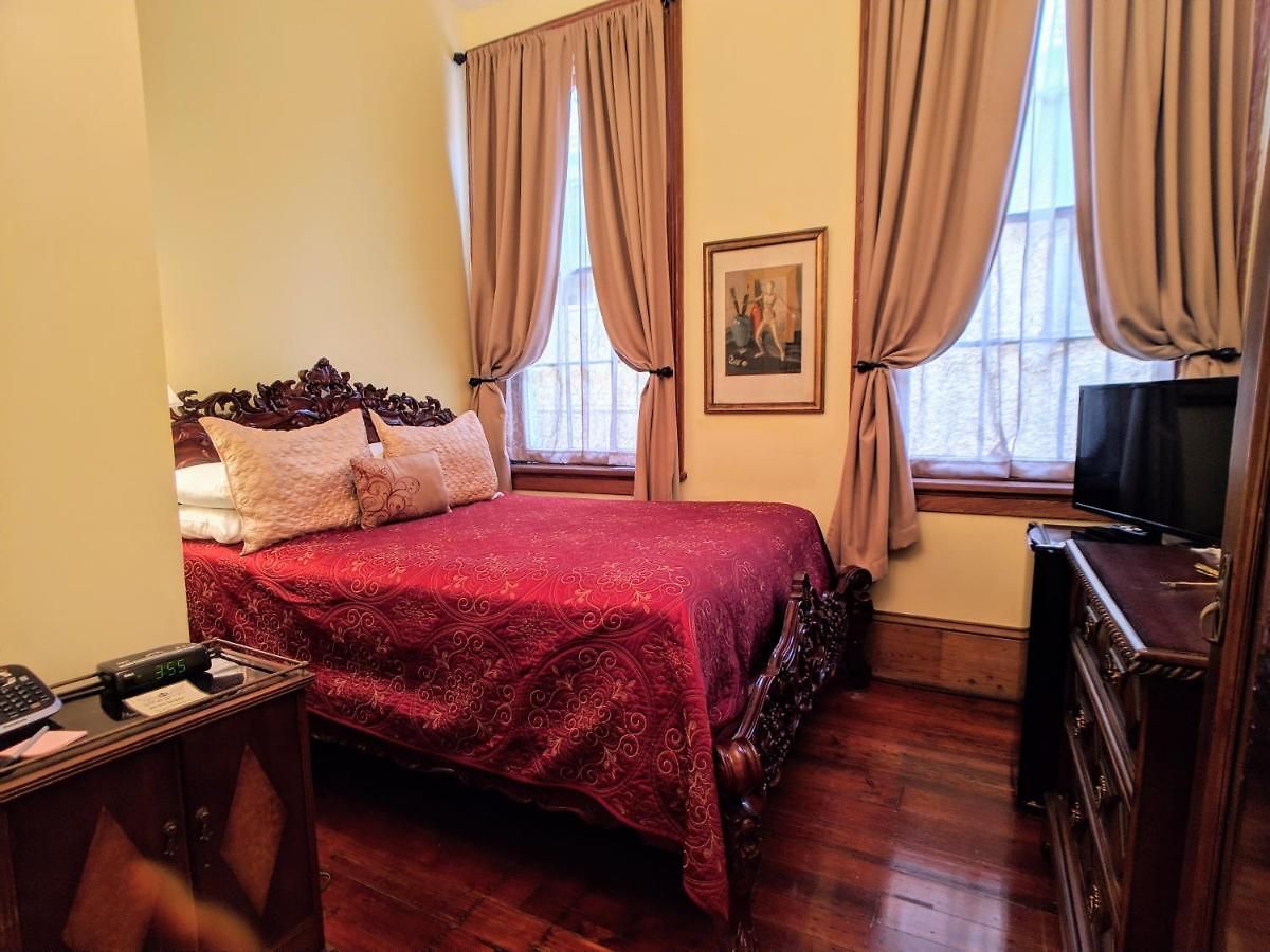 Parisian Courtyard Bed & Breakfast