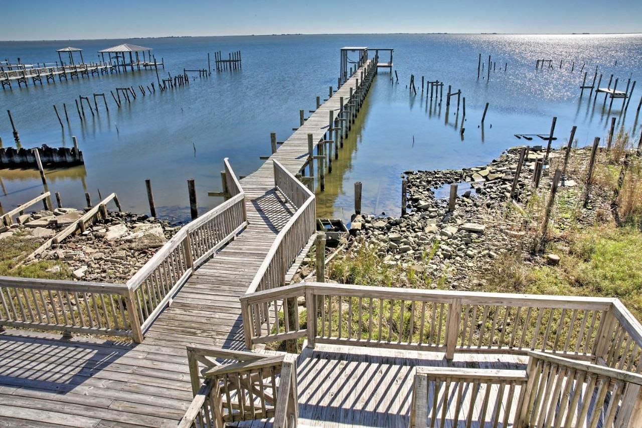 Waterfront W/ Private Dock & Pier Holiday home *