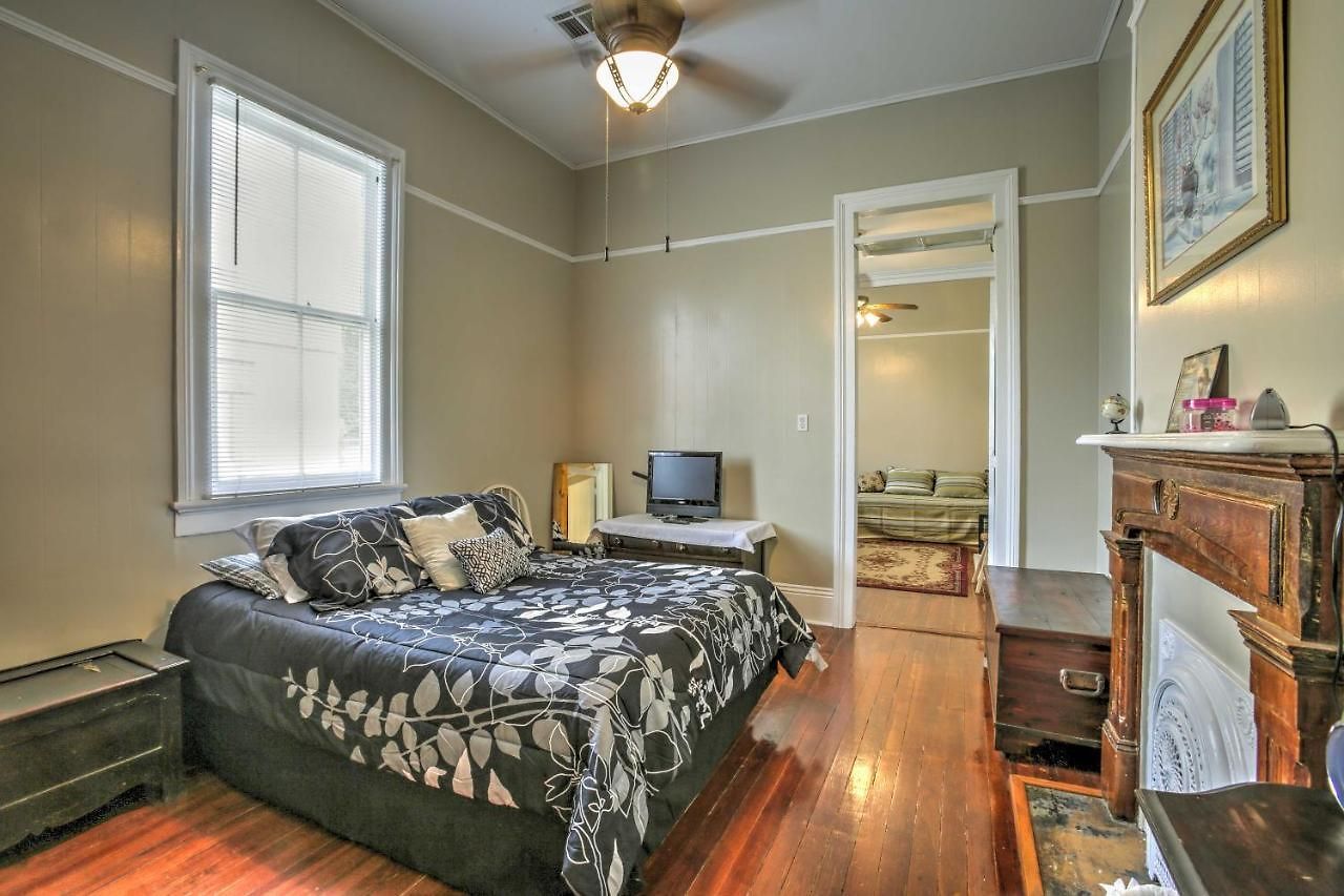 Walk To River, Tram & Zoo: Classic Nola Home!