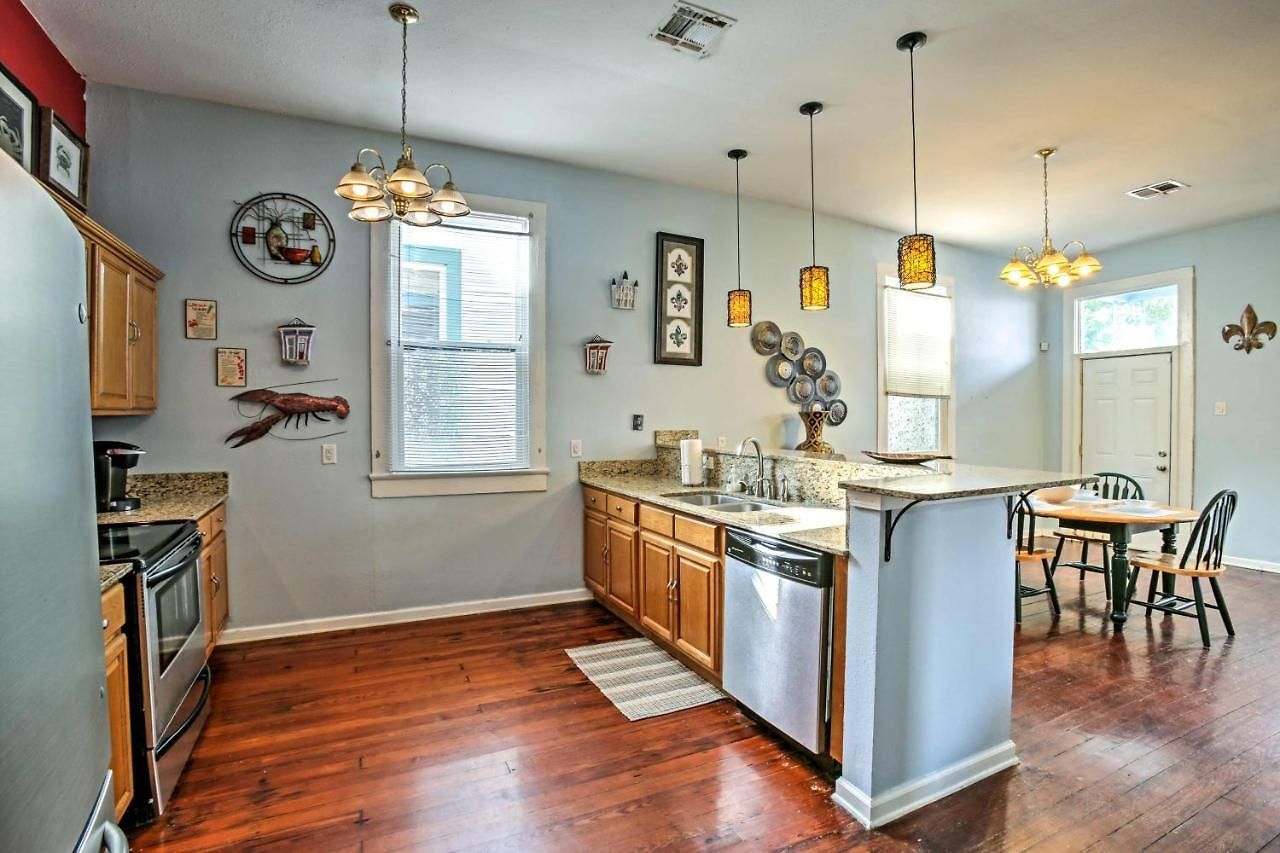 5 Mi To Bourbon Street: Nola Holiday home *
