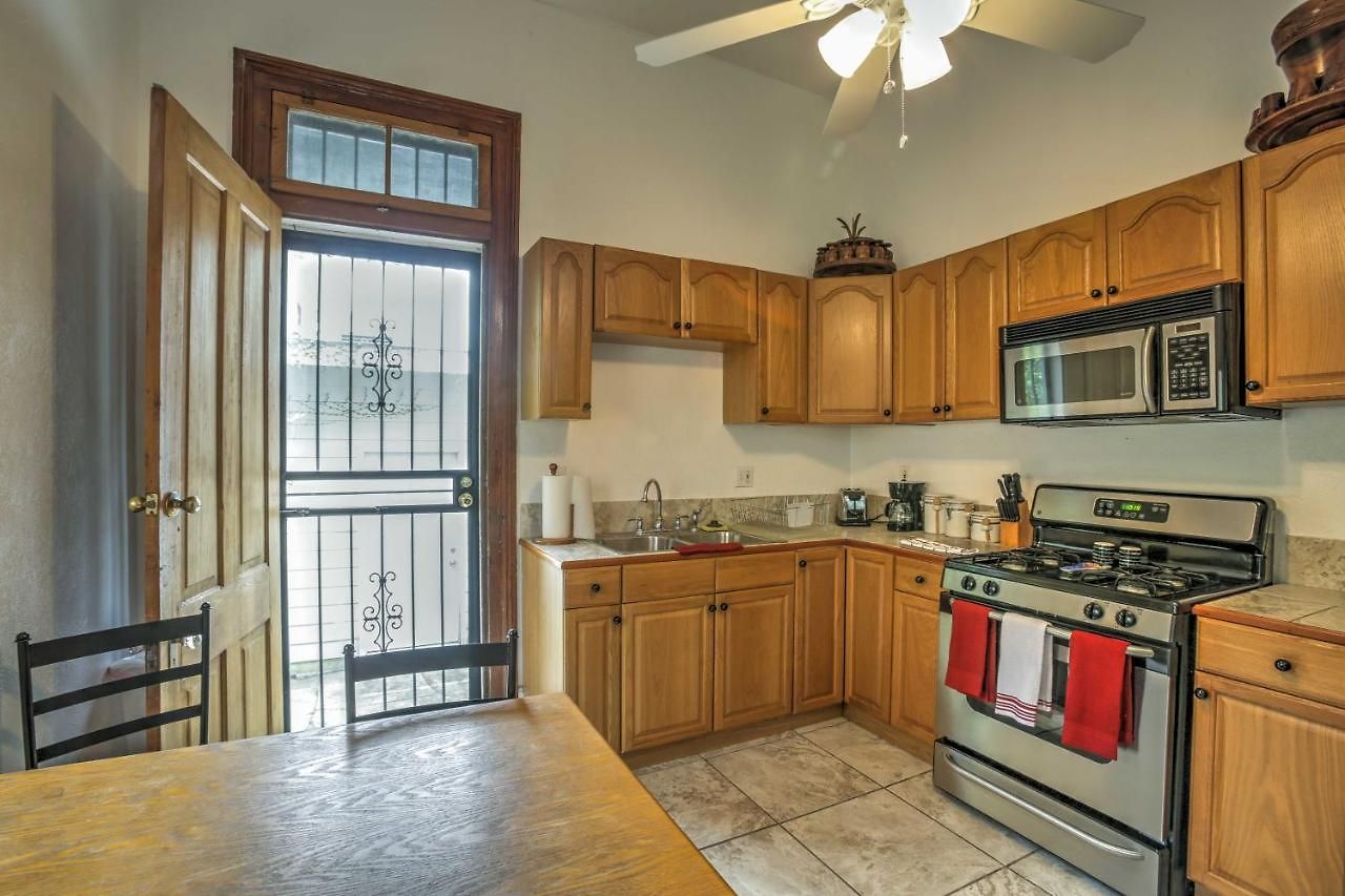 Walk To River, Tram & Zoo: Classic Nola Home! Holiday home *