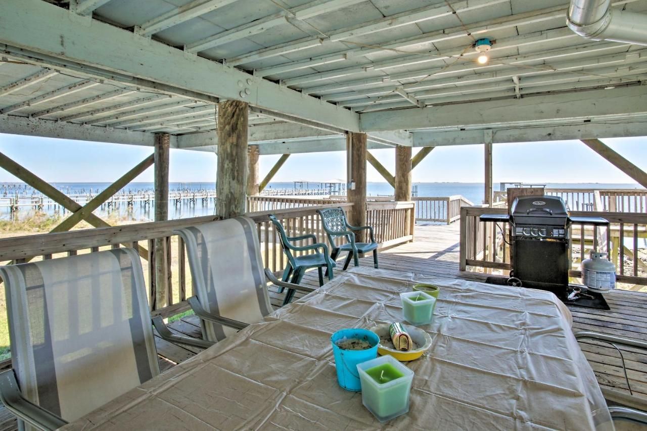 Waterfront W/ Private Dock & Pier Holiday home