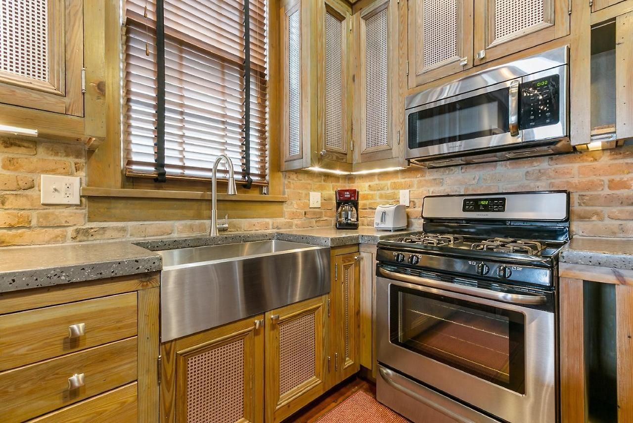 Modern 1-bd Near French Quarter - Walk To Superdome Apartment *