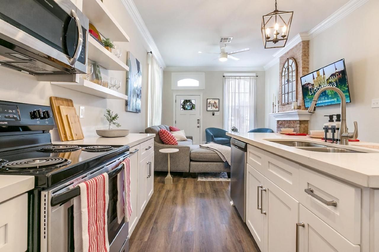St Charles Ave Living Near Hot Spots And Restaurants Holiday home *