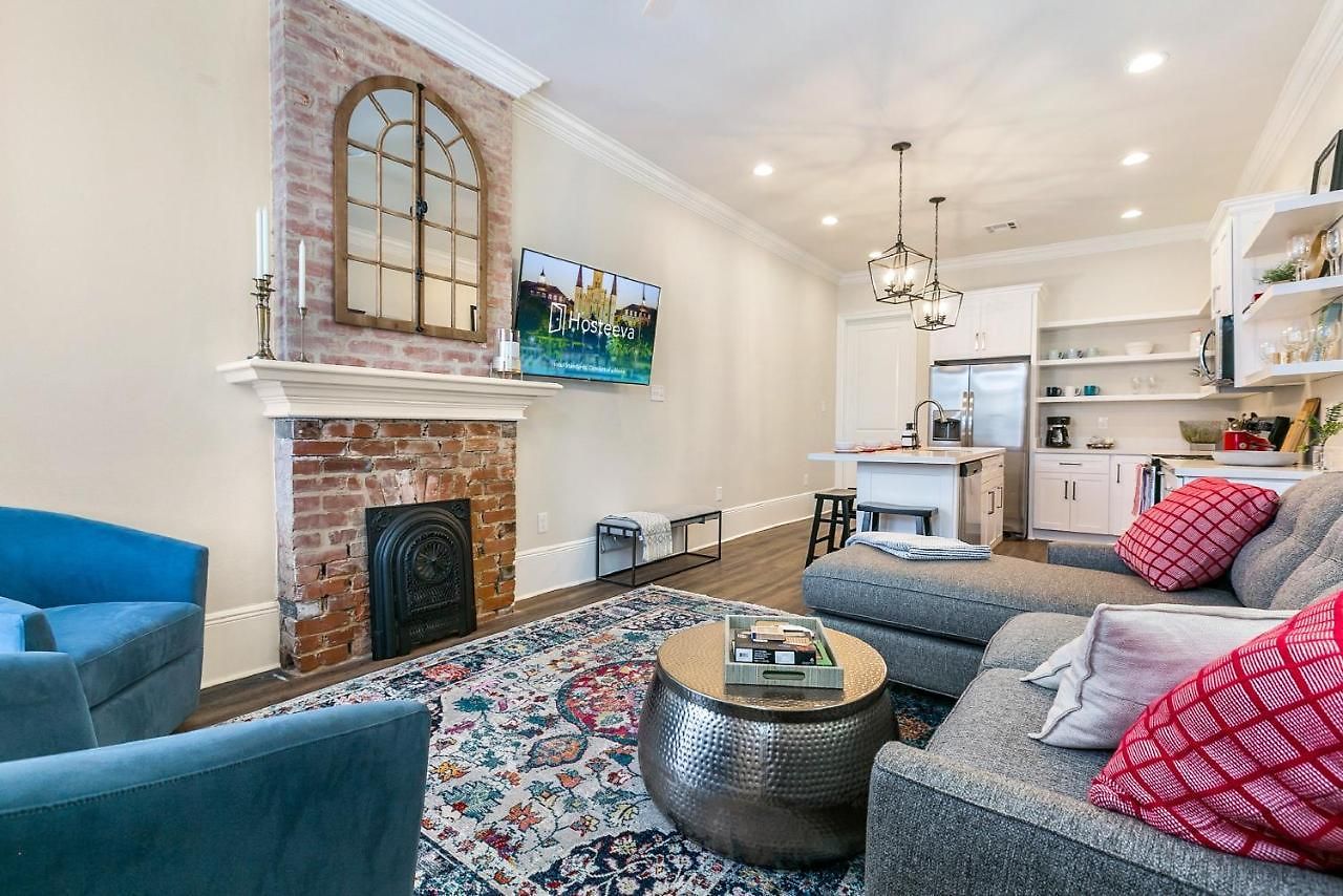 St Charles Ave Living Near Hot Spots And Restaurants *