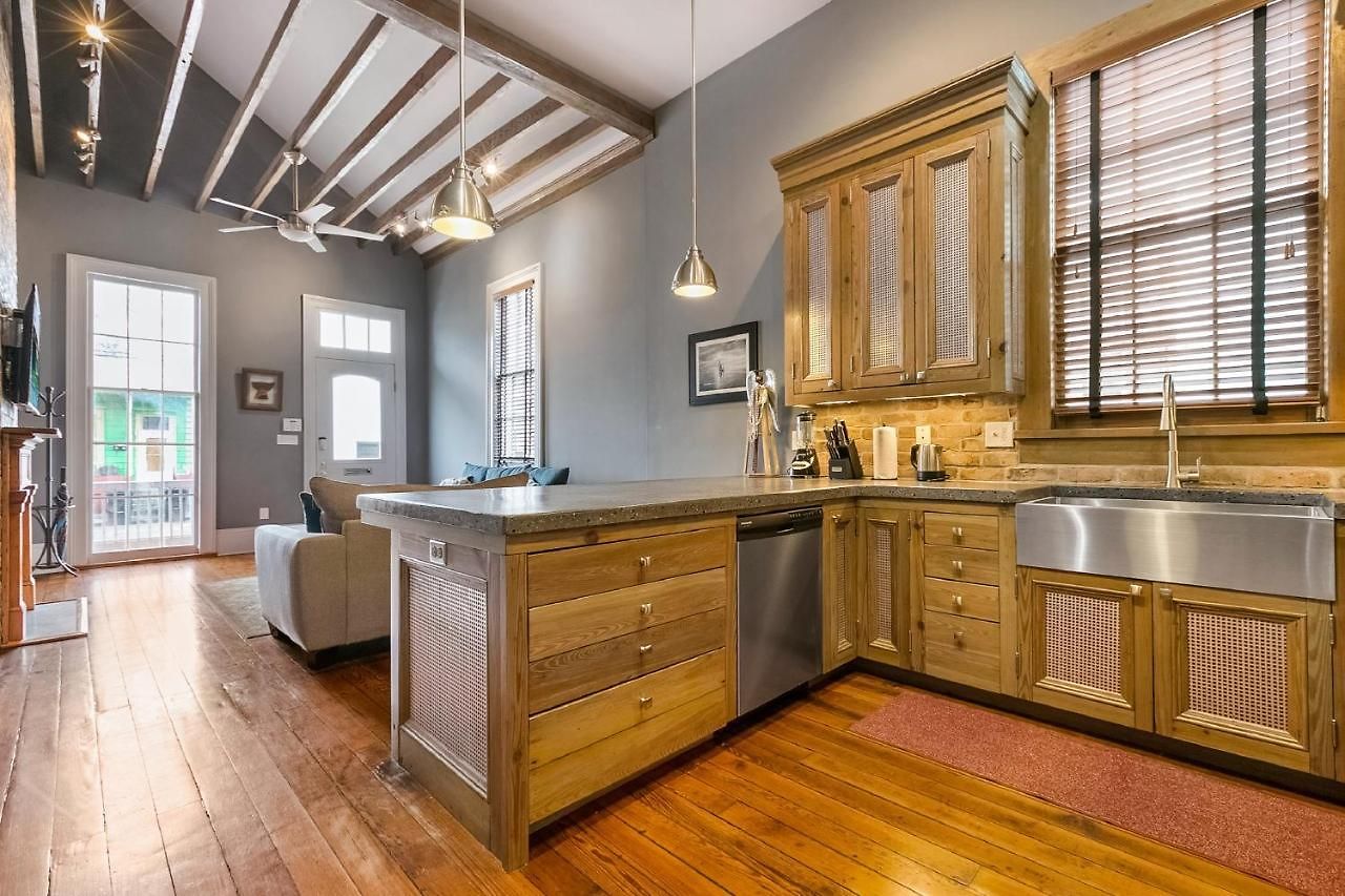 Modern 1-bd Near French Quarter - Walk To Superdome Apartment *