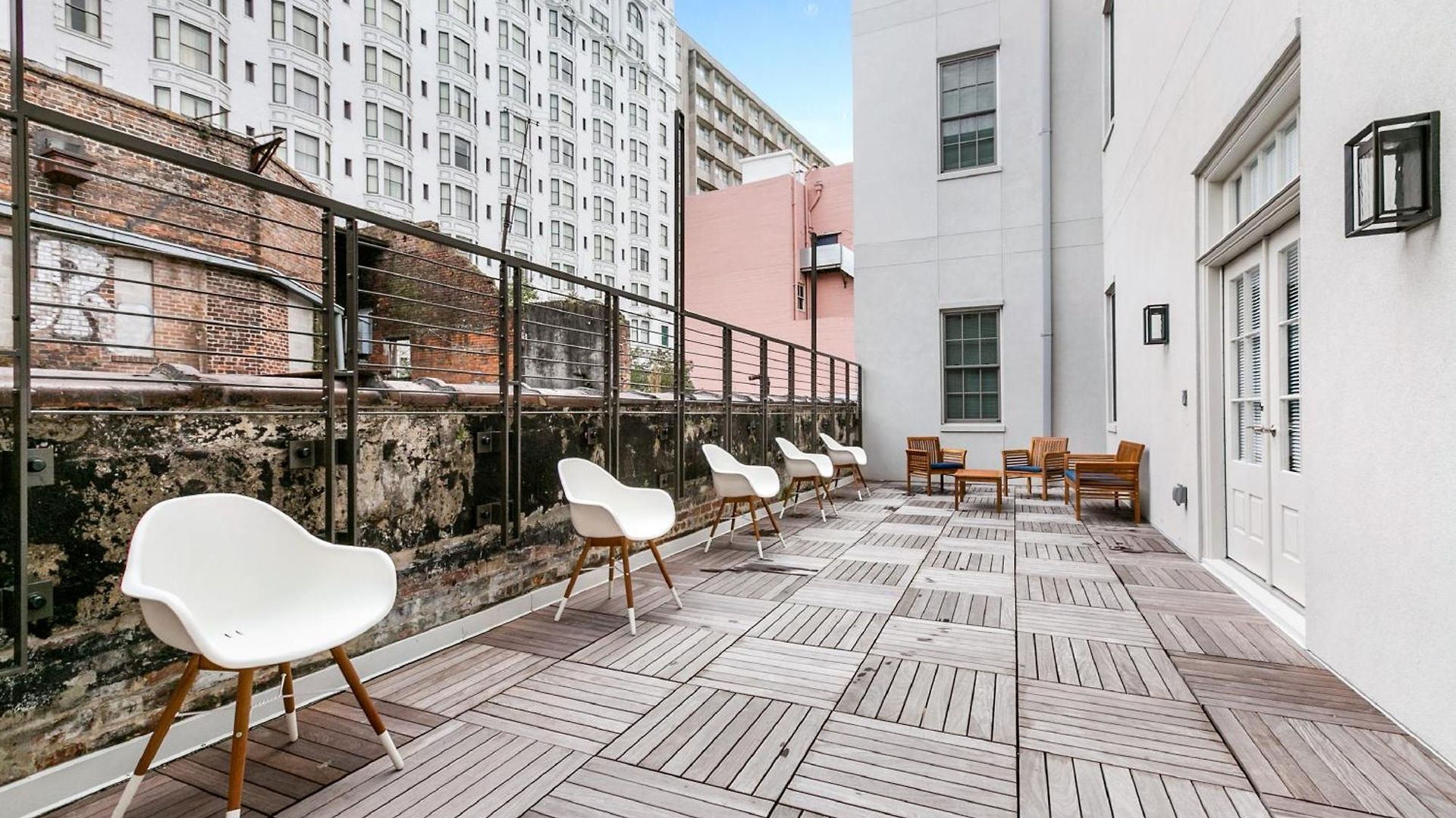 1 And 2 Bedroom Private Steps Away From French Quarter Aparthotel