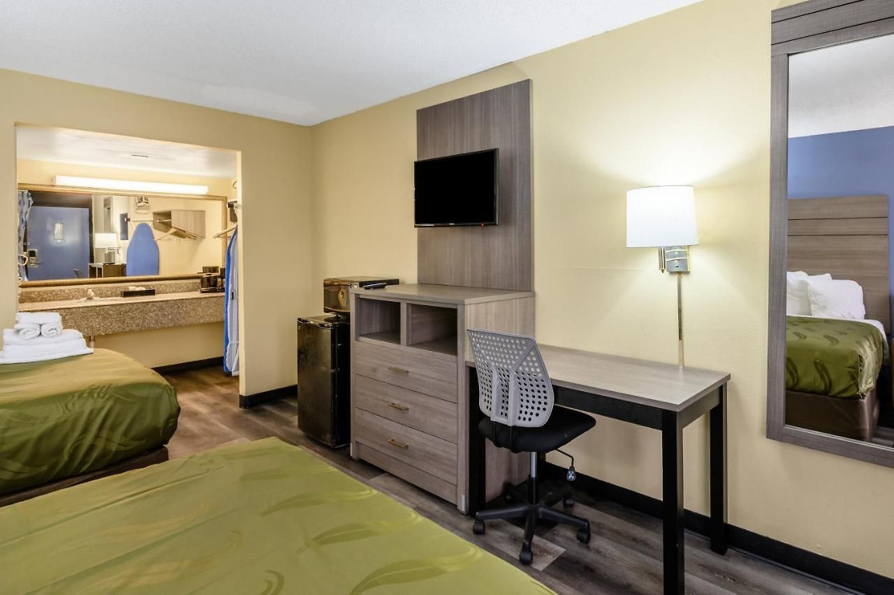 Quality I-10 East 3*