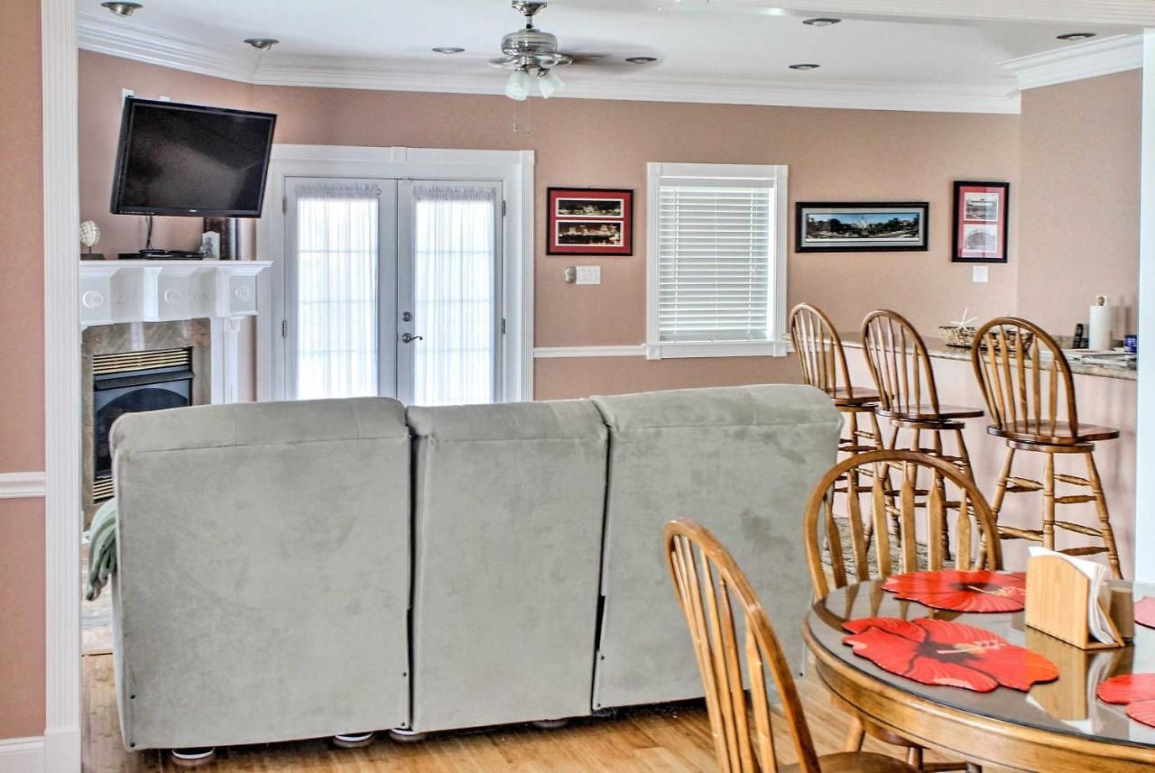 Waterfront Nola Villa: 23 Mi To French Quarter! Villa