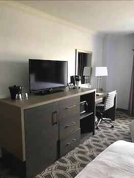 Hotel Express By Marriott 1-10 3*
