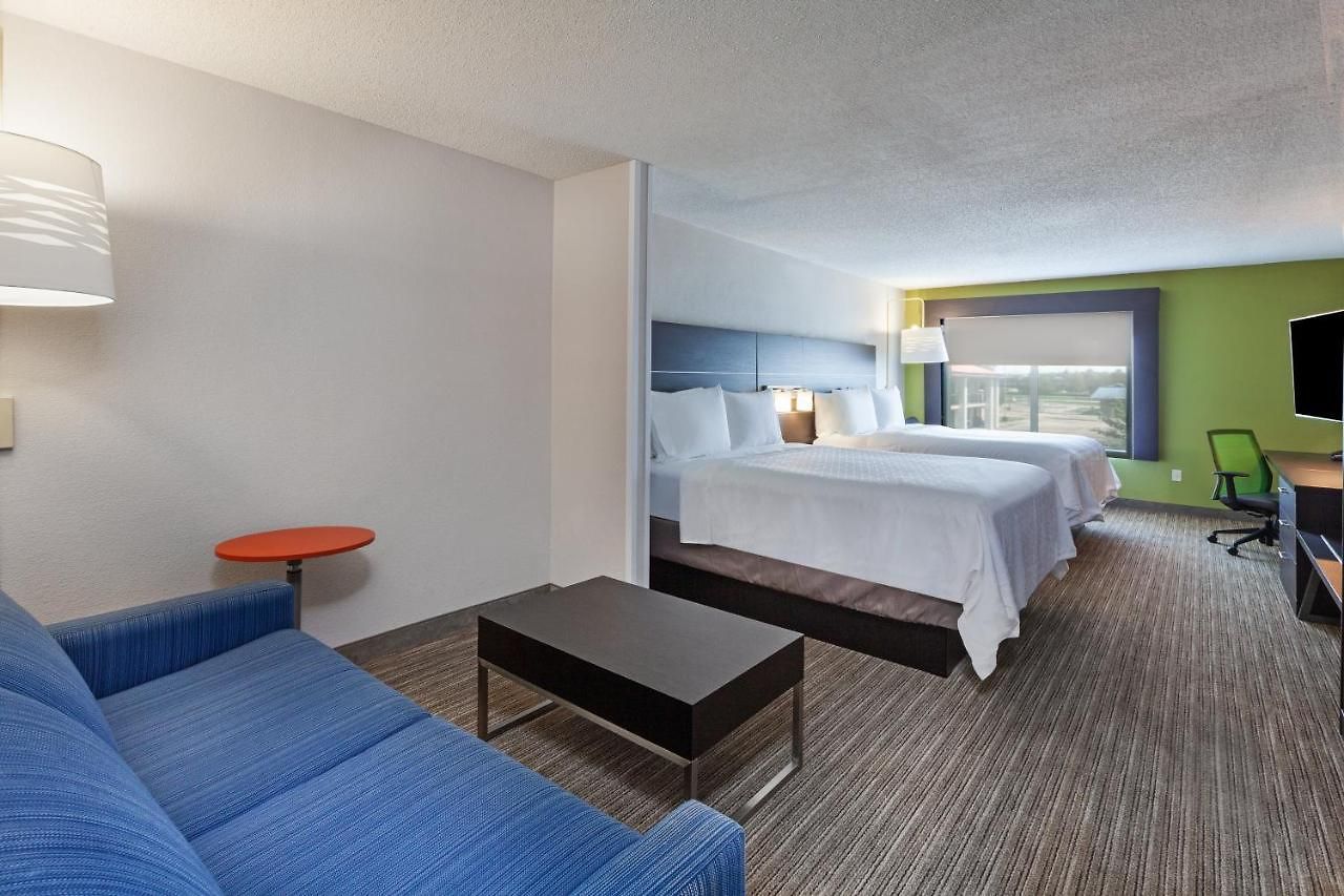 Express East By Ihg Hotel