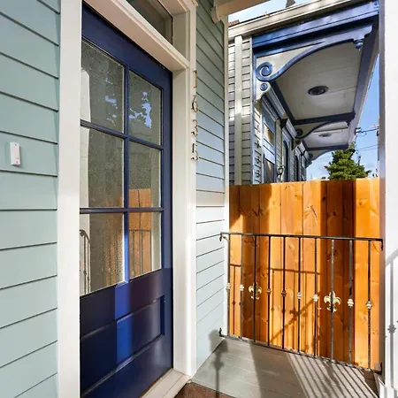 Apartment Stunning Modern And Fully-upgraded 5 Bedroom W Pool *