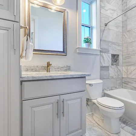 Apartment Hosteeva Chic Urban Retreat W Pool Steps To St Charles Ave And Near Bourbon St New Orleans