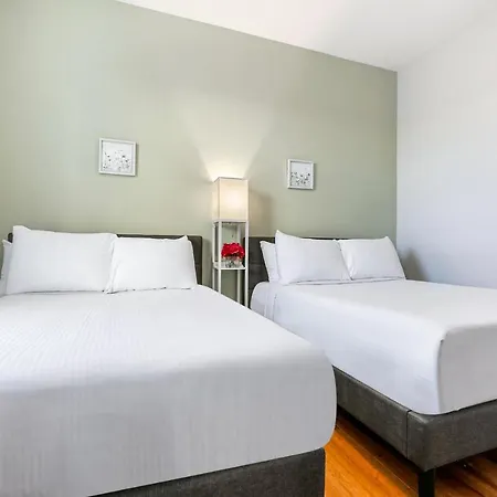 Apartment Hosteeva Chic Urban Retreat W Pool Steps To St Charles Ave And Near Bourbon St New Orleans