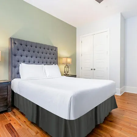 Apartment Hosteeva Chic Urban Retreat W Pool Steps To St Charles Ave And Near Bourbon St