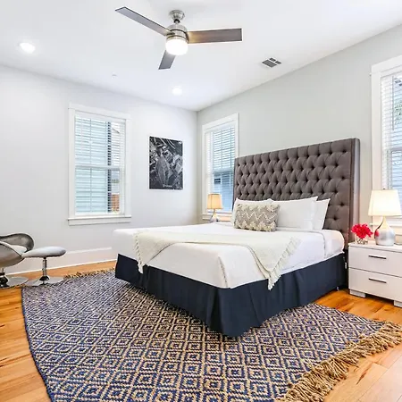 Stunning Modern And Fully-upgraded 5 Bedroom W Pool Apartment New Orleans