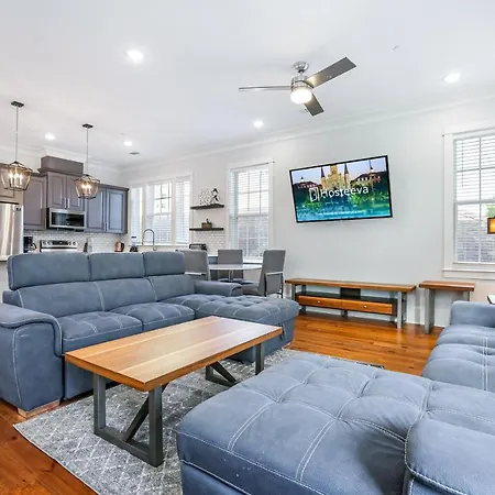 Apartment Hosteeva Chic Urban Retreat W Pool Steps To St Charles Ave And Near Bourbon St