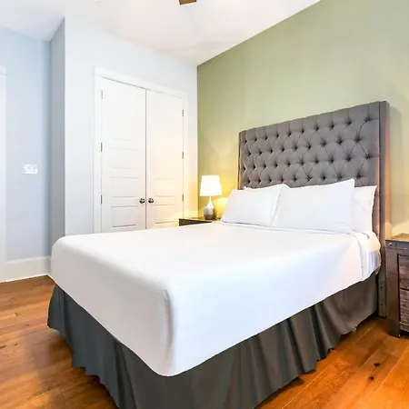 Spacious 5 Bedroom Retreat - Pool - Near It All! * New Orleans