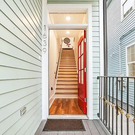 Spacious 5 Bedroom Retreat - Pool - Near It All! Apartment New Orleans