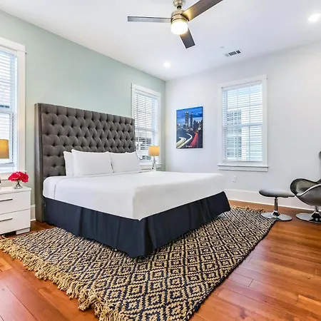 Spacious 5 Bedroom Retreat - Pool - Near It All! Apartment New Orleans