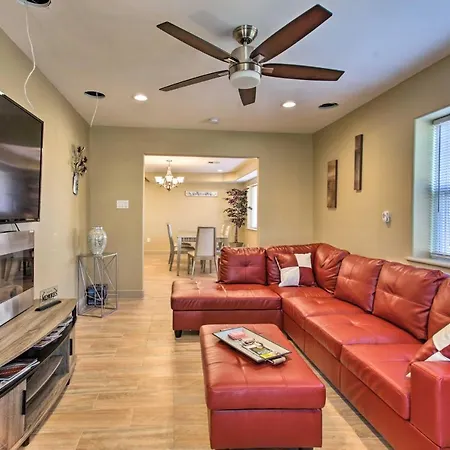 Walk To Park: Contemporary Nola Holiday home *