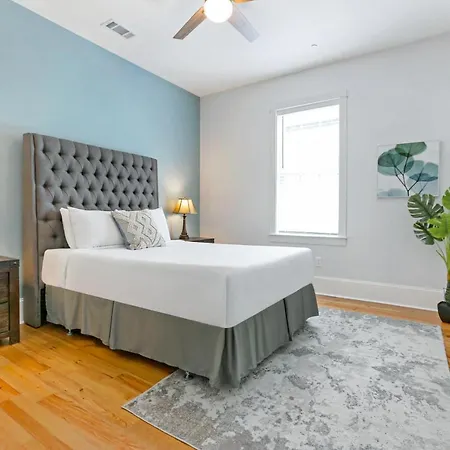 Hosteeva Amazing 4 Bedroom Modern With Balcony Near Frnch Quarter Apartment *