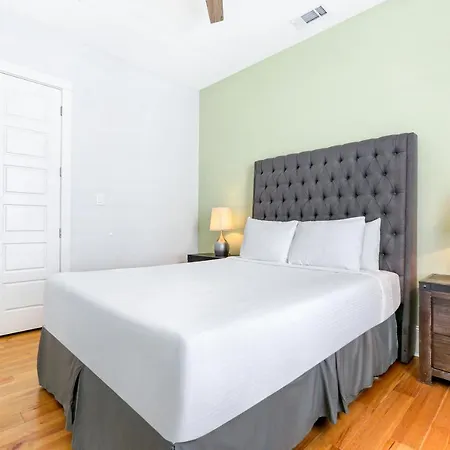 Hosteeva Amazing 4 Bedroom Modern With Balcony Near Frnch Quarter New Orleans