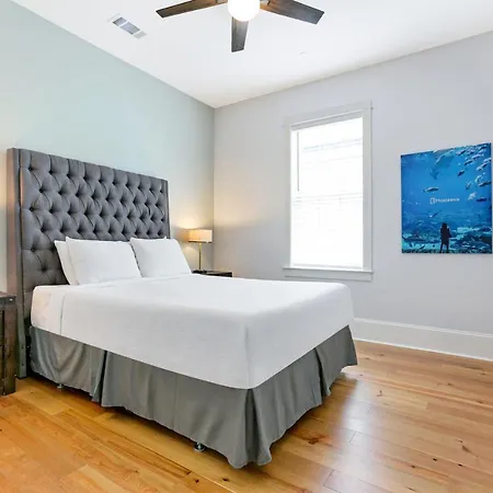 Hosteeva Amazing 4 Bedroom Modern With Balcony Near Frnch Quarter *