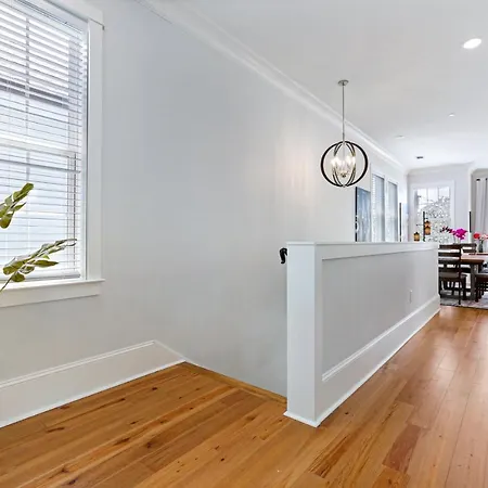 Hosteeva Amazing 4 Bedroom Modern With Balcony Near Frnch Quarter Apartment *