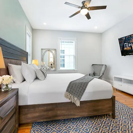 Apartment Hosteeva Amazing 4 Bedroom Modern With Balcony Near Frnch Quarter *