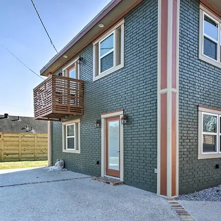 Holiday home Walk To Park: Contemporary Nola *
