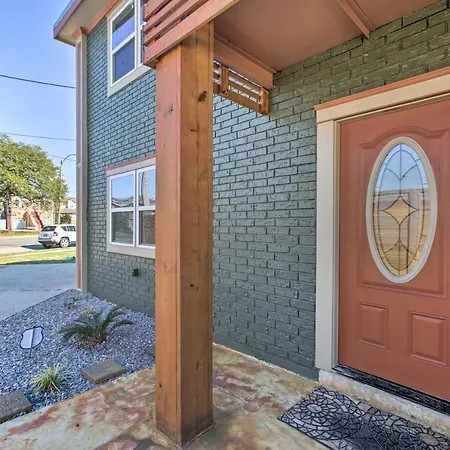 Holiday home Walk To Park: Contemporary Nola New Orleans
