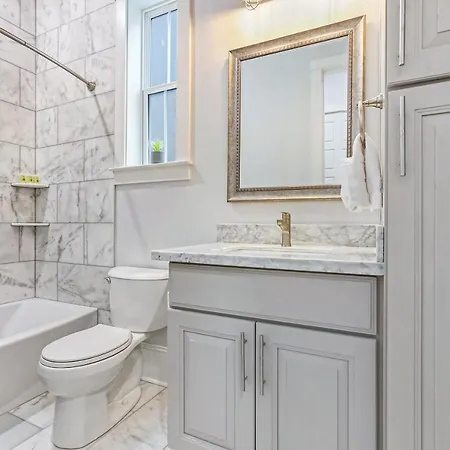 Apartment Stunning 4br-5br Near French Quarter Homes By Hosteeva *