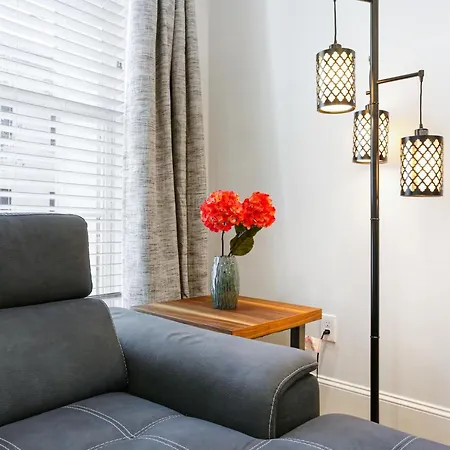 Stunning 4br-5br Near French Quarter Homes By Hosteeva