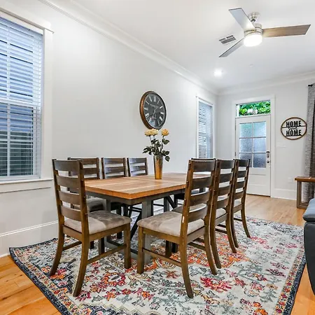 Apartment Stunning 4br-5br Near French Quarter Homes By Hosteeva *