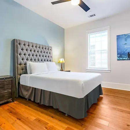Apartment Stunning 4br-5br Near French Quarter Homes By Hosteeva *