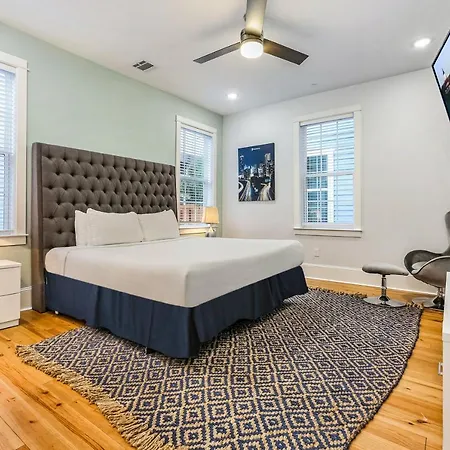 Stunning 4br-5br Near French Quarter Homes By Hosteeva Apartment *