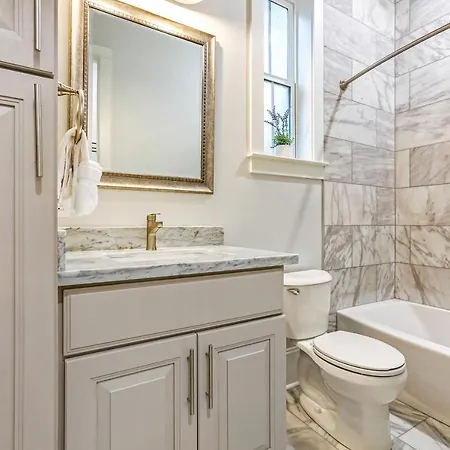 Apartment Stunning 4br-5br Near French Quarter Homes By Hosteeva