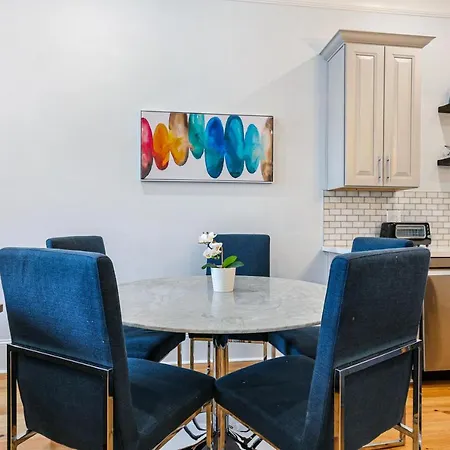 Modern 5 Bedroom - Large Pool - Near Everything New Orleans