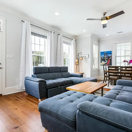 Apartment Hosteeva Brand New With A Pool Steps To St Charles Ave