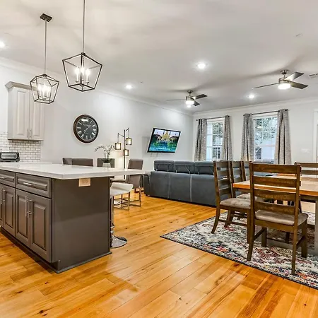 Apartment 5br W Pool - Great For Families - Near Everything