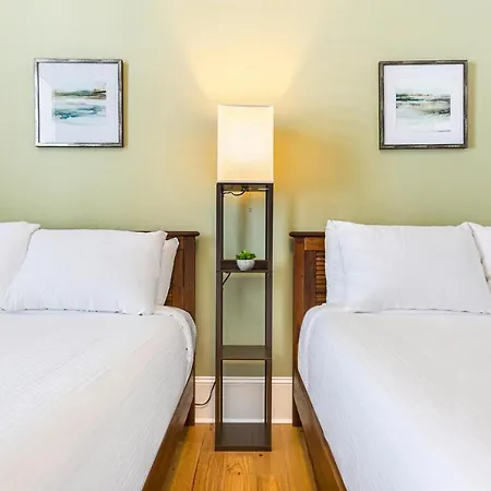 Apartment Modern 5 Bedroom - Large Pool - Near Everything New Orleans