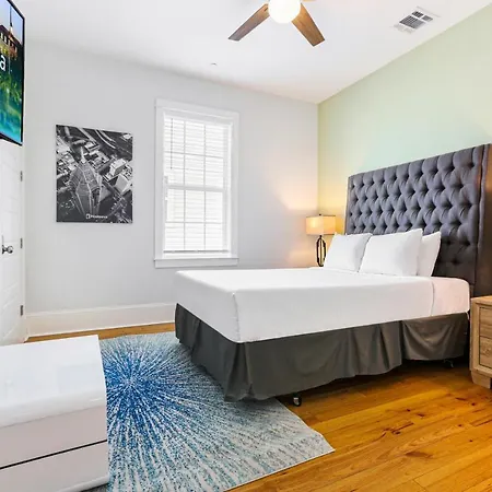 Apartment Modern 5 Bedroom - Large Pool - Near Everything New Orleans