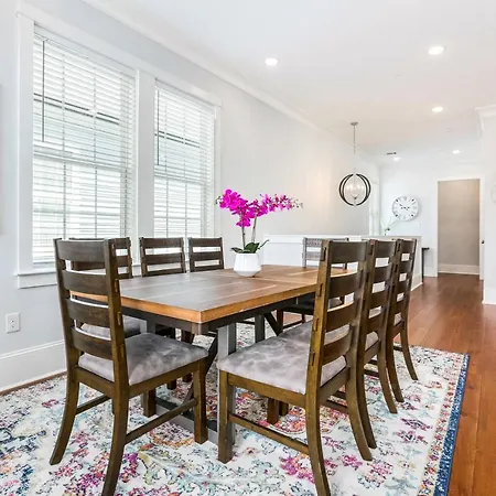 Hosteeva Brand New With A Pool Steps To St Charles Ave Apartment