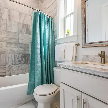 Apartment Hosteeva Brand New With A Pool Steps To St Charles Ave